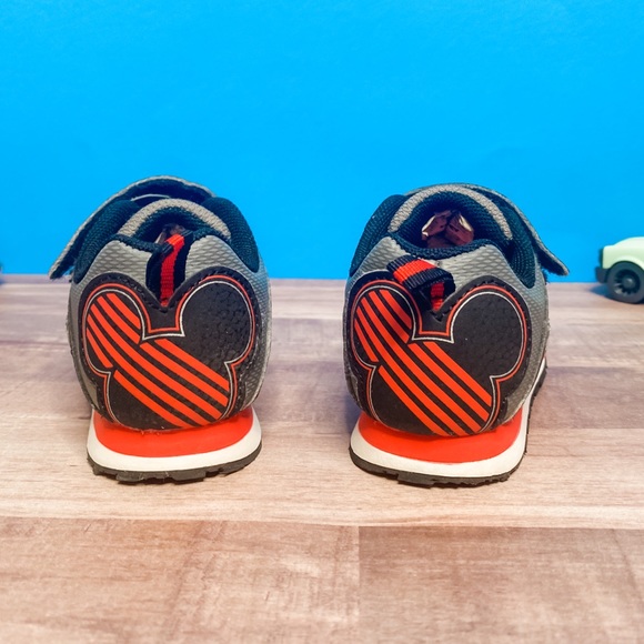 Mickey Mouse 🐭 Light-Up Sneakers - Picture 4 of 12